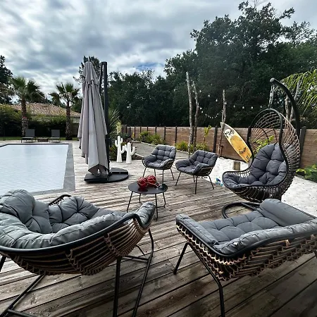 Aux Palmiers,piscine 28°,petanque,coeur Bassin Holiday home